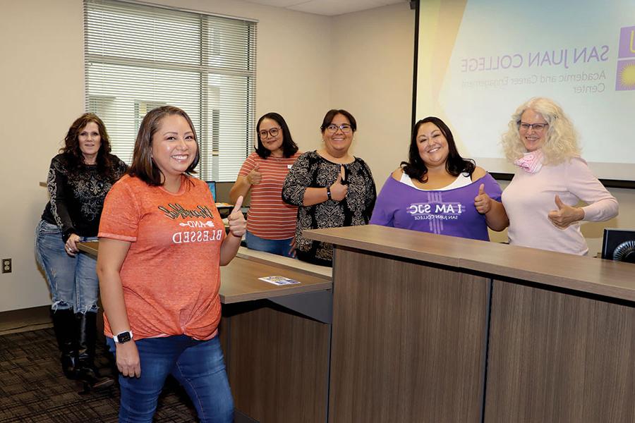 盖尔Janezich, ACE Instructor and Academic Coach; Jennifer Martinez-Maestas, ACE Center Director; Nadine Smith, ACE Instructor and Academic Coach; Pandora Thompson, ACE Administrative Assistant II; Vanessa Bedonie, ACE Data Management Analyst; and Darla Santillanes, ACE首席讲师和入职协调员.